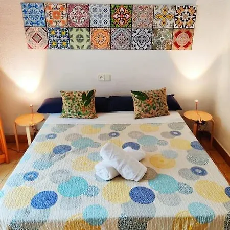 Vintage Flat Malaga