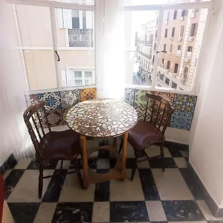 Vintage Flat Malaga